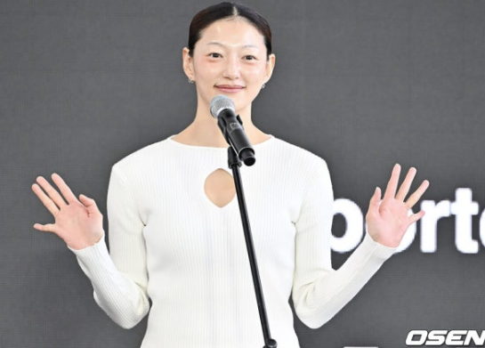  가출·자퇴했지만… 이엘이 학폭 대신 ‘연기’를 선택한 이유 