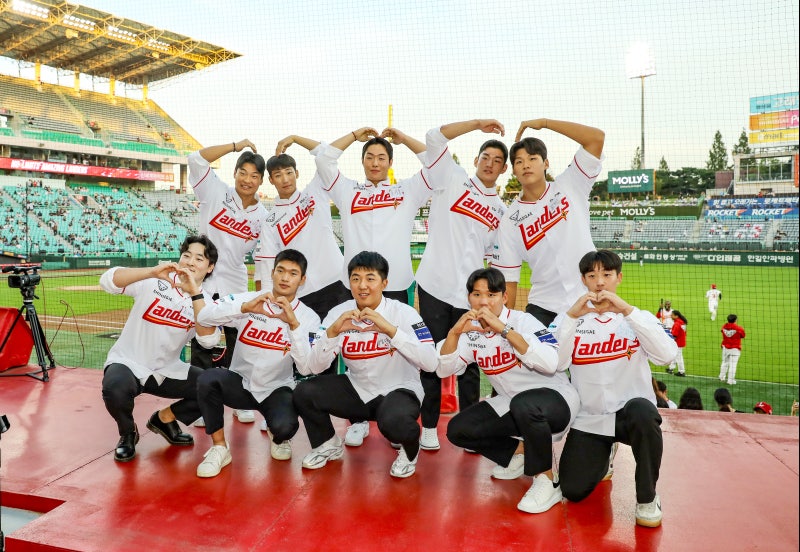 [오피셜] SSG, SSG, 2026 신인선수 10명 전원과 계약 완료…대구고 투수 김민준 계약금 2억 7,000만 ....