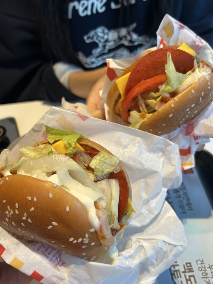  맥도날드 강남2호점 | 맥런치 신메뉴 NCT마크 페퍼로니 더블 피자버거 내돈내산 솔직후기