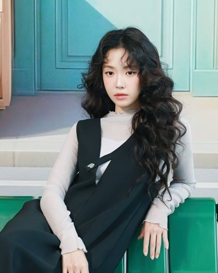  "가을 여자 머리 甲" 손나은, 히피펌 변신 공개