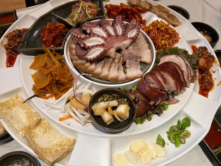  [원주 단계동] 가족외식 및 회식장소 추천, 한상가득 문어보쌈 맛집 <칡산에>(모듬보쌈)