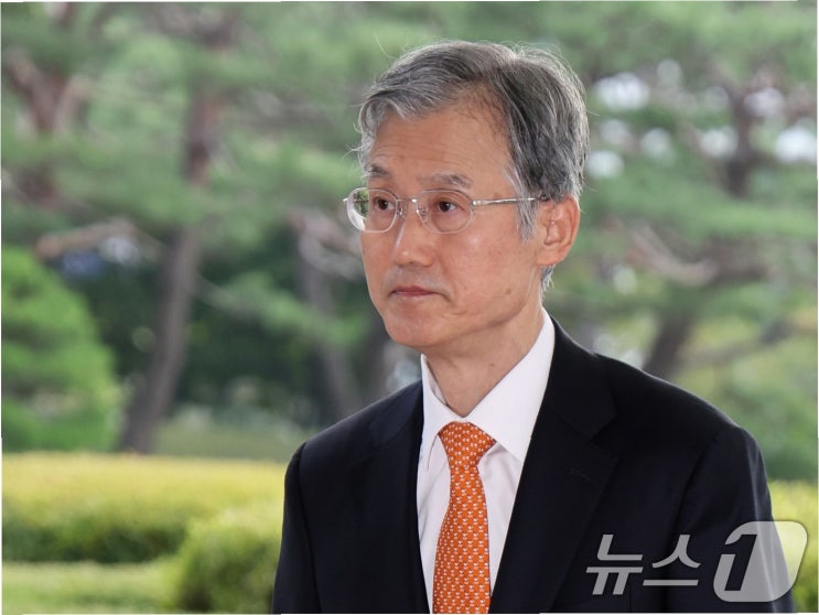 <b>조희대</b> 대법원장, '사법 독립 수호' 외치며 <b>청문회 불참</b>… 대선... 