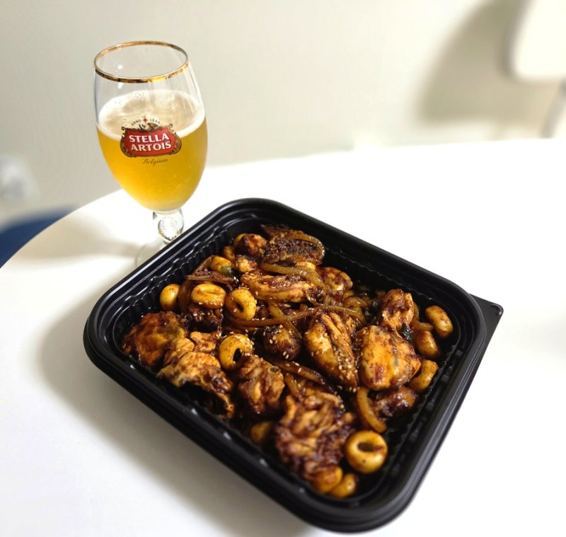 기영이 숯불 두마리치킨 돼껍누들 후기_돼지껍데기 치킨