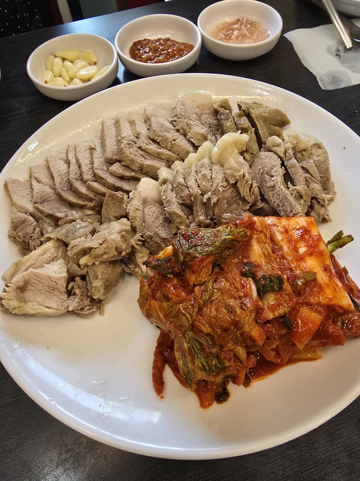  [훼미리손칼국수보쌈] 왕십리 웨이팅도 즐거운 훼미리손칼국수보쌈 내돈내산 후기
