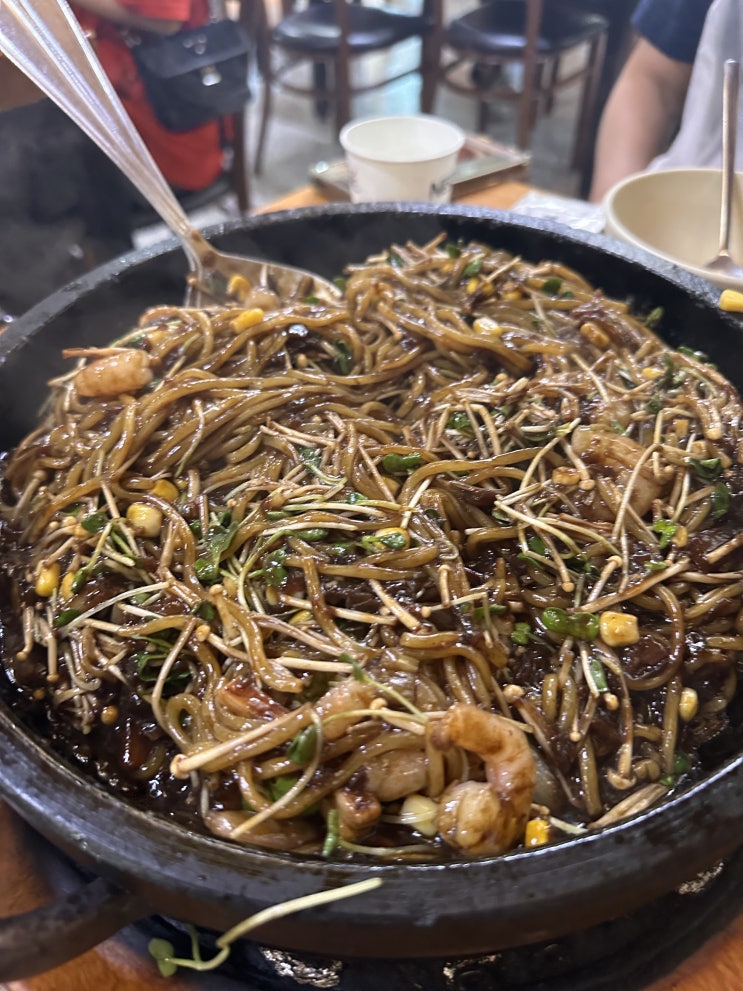  [충북 청주] 계란후라이와 꼬치어묵이 무제한 40년 전통 돌짜장 맛집 추천 <금용>