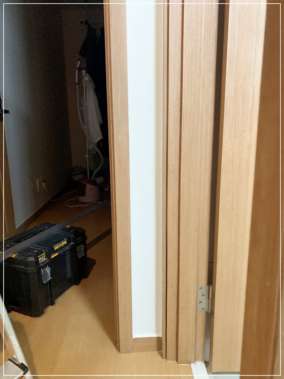 찢어진 벽지 셀프 보수 및 얼룩 가리기 비용 (용산)