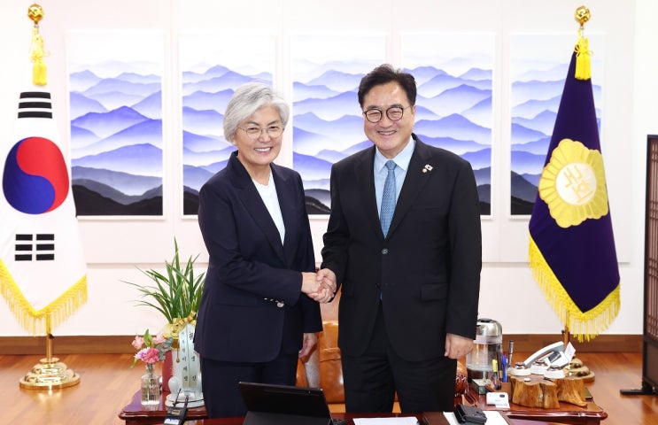 [한미 외교 동반자]<b>우원식</b> 의장, <b>강경화 주미대사</b> 내정자 <b>접견</b>... 