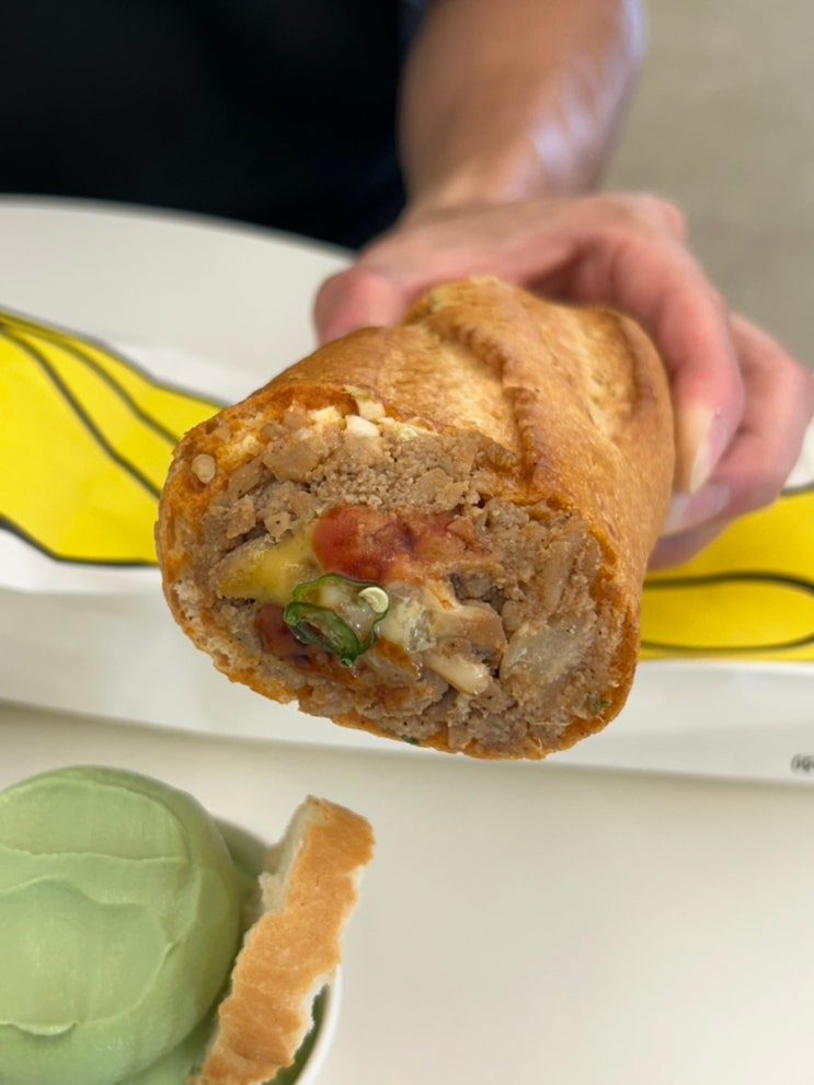  좌수영바게트버거 | 여수여행 필수 먹거리 여수바게트버거 해풍쑥 아이스크림 맛집 추천
