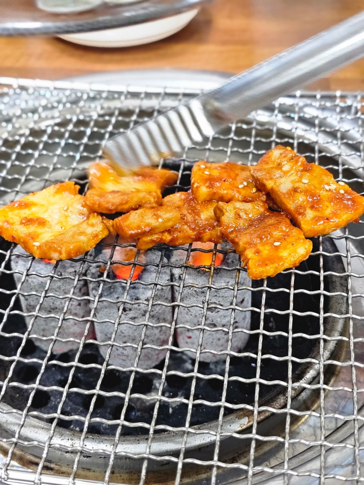  고추장 삼겹살을 석쇠 구이로 먹을 수 있는 상인동 노포 석전숯불구이
