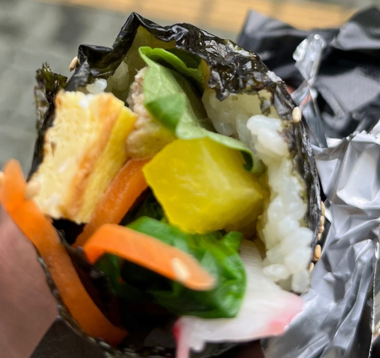  미자네 김밥 참치 김밥 VS 엄마김밥 불어묵 참치김밥 아침부터 김밥 두 줄 먹고 비교쇼!(다가오는 가을은 김밥의 계절)