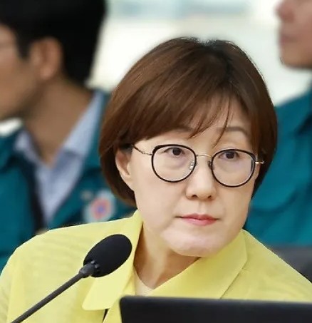 <b>김현지</b> 총무비서관 <b>국감 출석</b> 논란…여야 ‘권력 대결’의... 