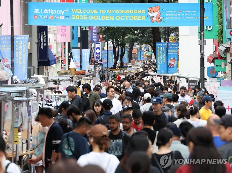 돌아온 <b>유커</b>, 명동은 다시 웃을까? 중국인 무비자 정책 ‘<b>특수</b>... 