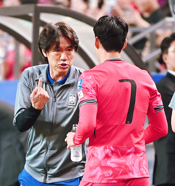 "손흥민 주장 이슈는.." 브라질 <b>파라과이전</b> 앞둔 <b>홍명보</b>의 말말말