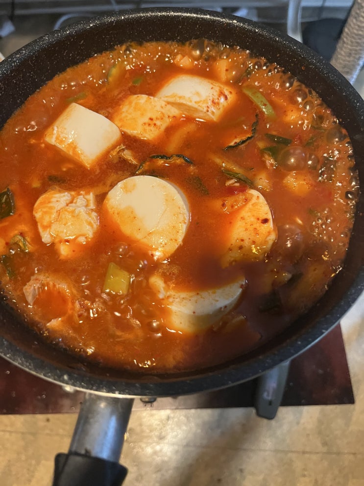  초간단 순두부찌개로 부드럽게 시작하는 아침(참치와 호박꼬지가 포인트)