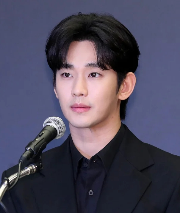 "<b>김수현</b>, 이미지 회복 기미 안 보여"…군대에서 쓴 '<b>연애편지</b>... 