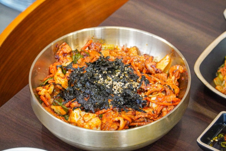  광주 수완지구 맛집 푸짐하게 즐기는 밥집 동백보쌈칼국수