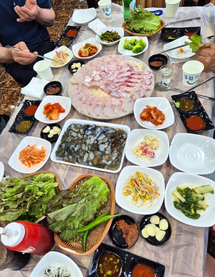  전남 고흥 외나로도 '헤밍웨이 식당' 수협센터 상차림 비용 식당! 지리탕 맛있게 끓여줌