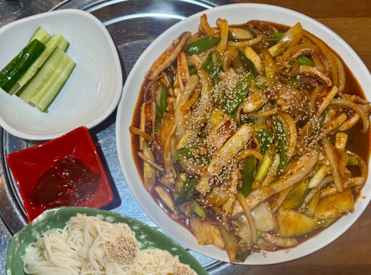  두정동 실내포차 | 오징어볶음이 맛있는 김대표잔비어