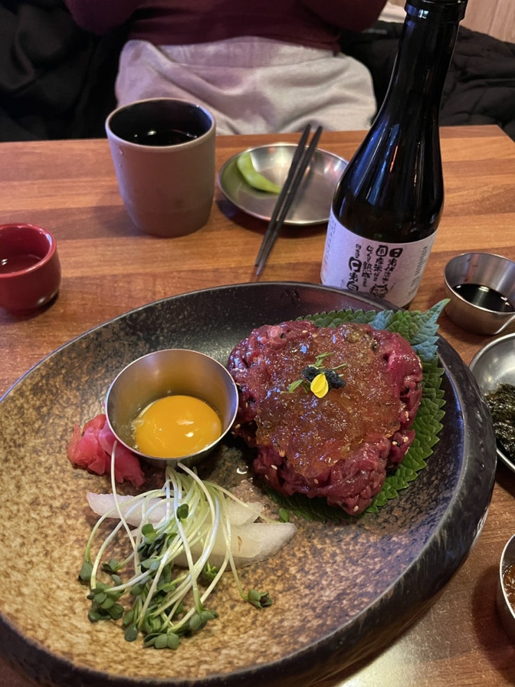  합정 이자카야 추천 ! 신선하고 푸짐하게 즐길 수 있는 연어 육회 맛집, 합정 우규 (feat. 유자꿀육회 강추!!)