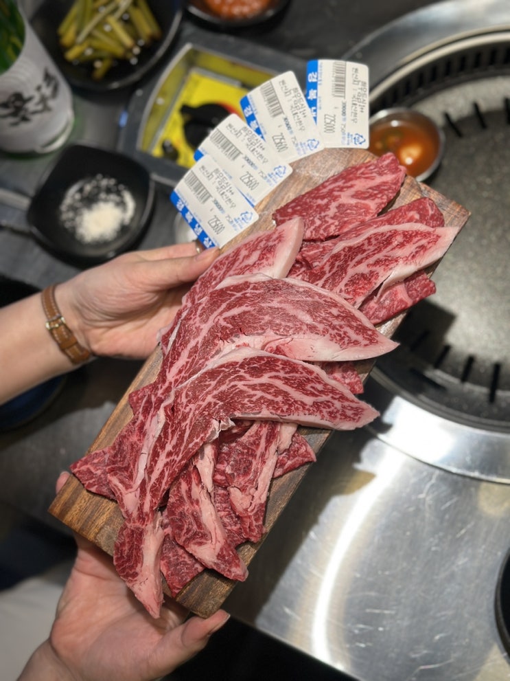  압구정 냉삼 맛집 - 경복 압구정점 참치에 한우 특등심 소고기까지