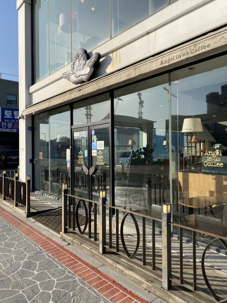  엔제리너스 신메뉴 바질토마토빙수 흑임자빙수 그린칠리페퍼치킨반미 스파이시bbq미트볼반미 불고기반미 치즈에그마요반미 햄에그반미 피카츄바나나스노우 이브이밀크티스노우 메타몽블루베리케이크