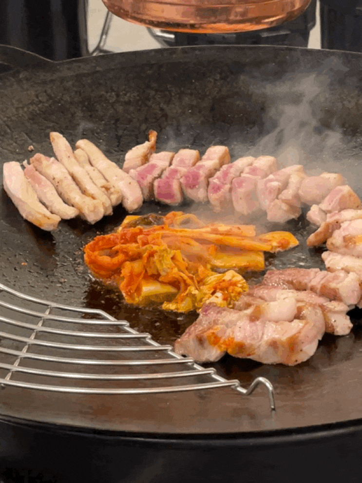  광주 상무지구 맛집 솥뚜껑 삼겹살 구워주는 고깃집 화난 솥뚜껑