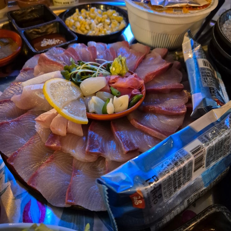  논현 횟집 논현역 맛집 방어회 한상 : 우기식당 바다점
