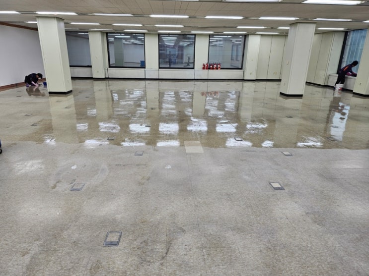  광주광역시 동구 금남로 SC제일은행 건물에 위치한 사무실퇴거후  사무실바닥청소 사무실바닥왁스