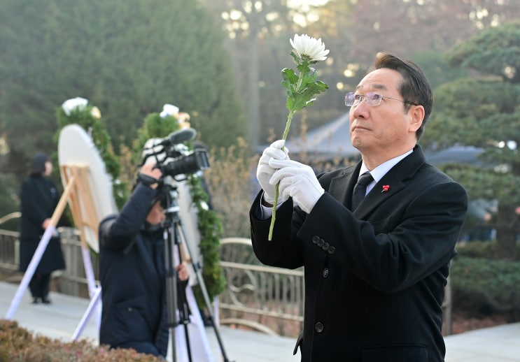 유정복 인천시장, 을사년(乙巳年) <b>새해</b>맞이 <b>현충탑</b> <b>참배</b>