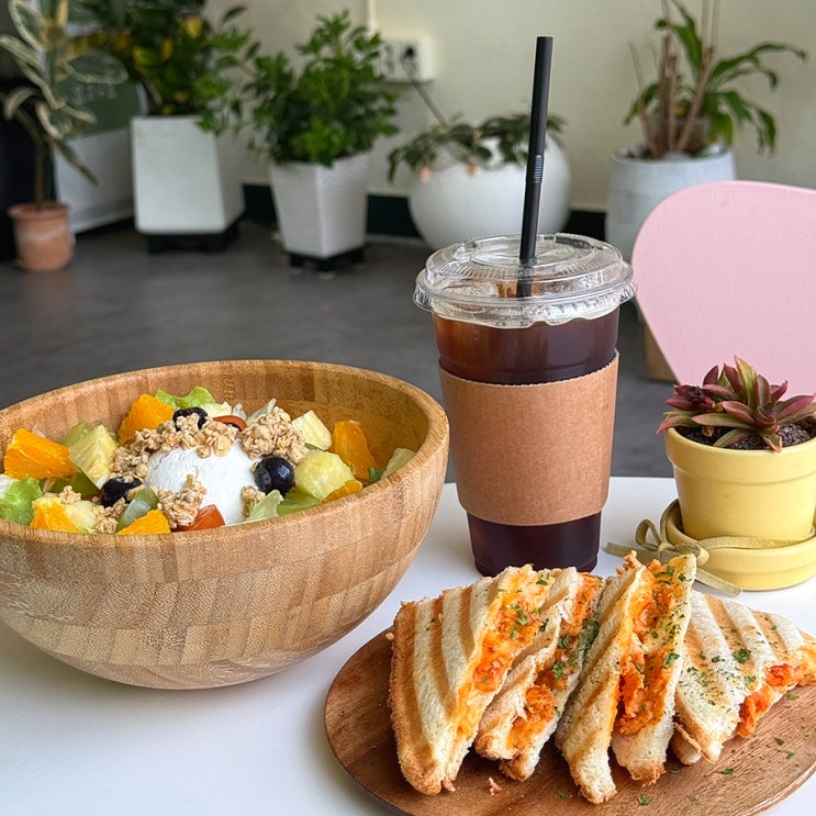  포항cgv 맛집 신선한 샐러드와 매콤한 파니니 디어스푼