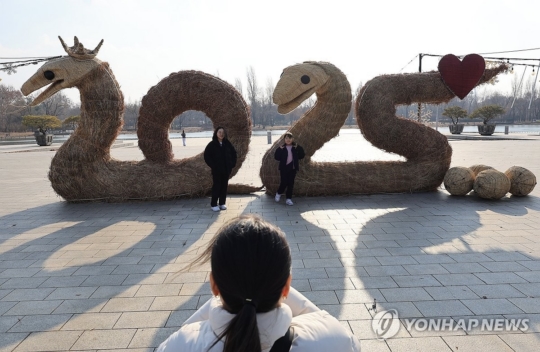<b>새해 첫 출근길</b> 덜 추웠는데...내일 강추위 온다