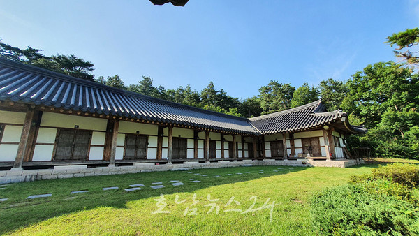  한옥 집필실에서 창작의 꿈 키워나갈 작가님 모집..해남군 백련재 문학의 집 2025년 상반기 입주작가 공개모집