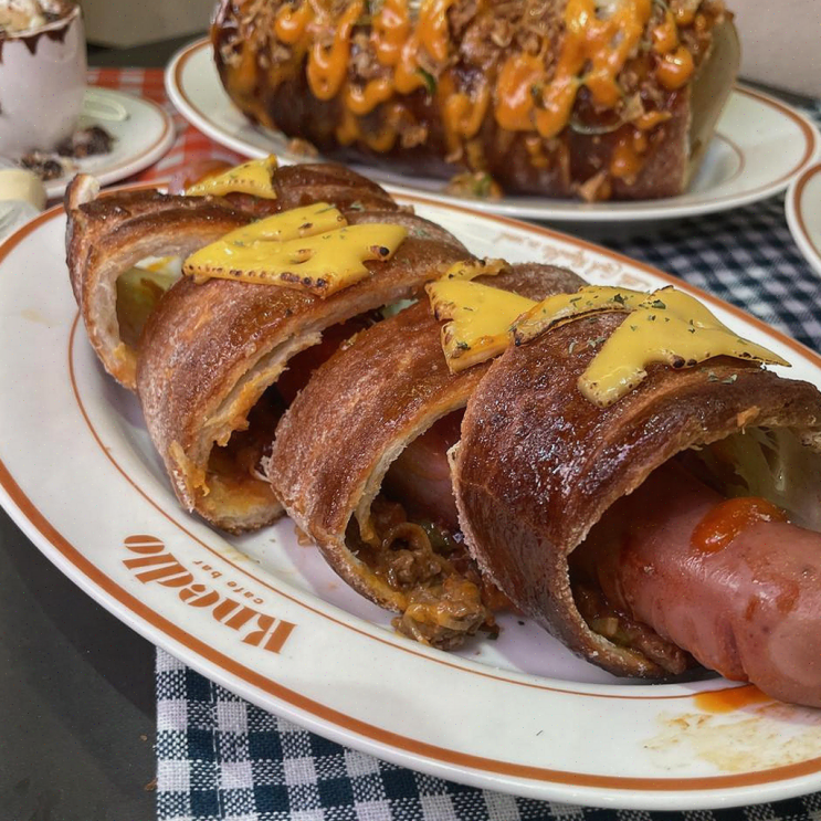  송리단길 아늑한 카페, 체코 전통 디저트의 매력 끄네들로