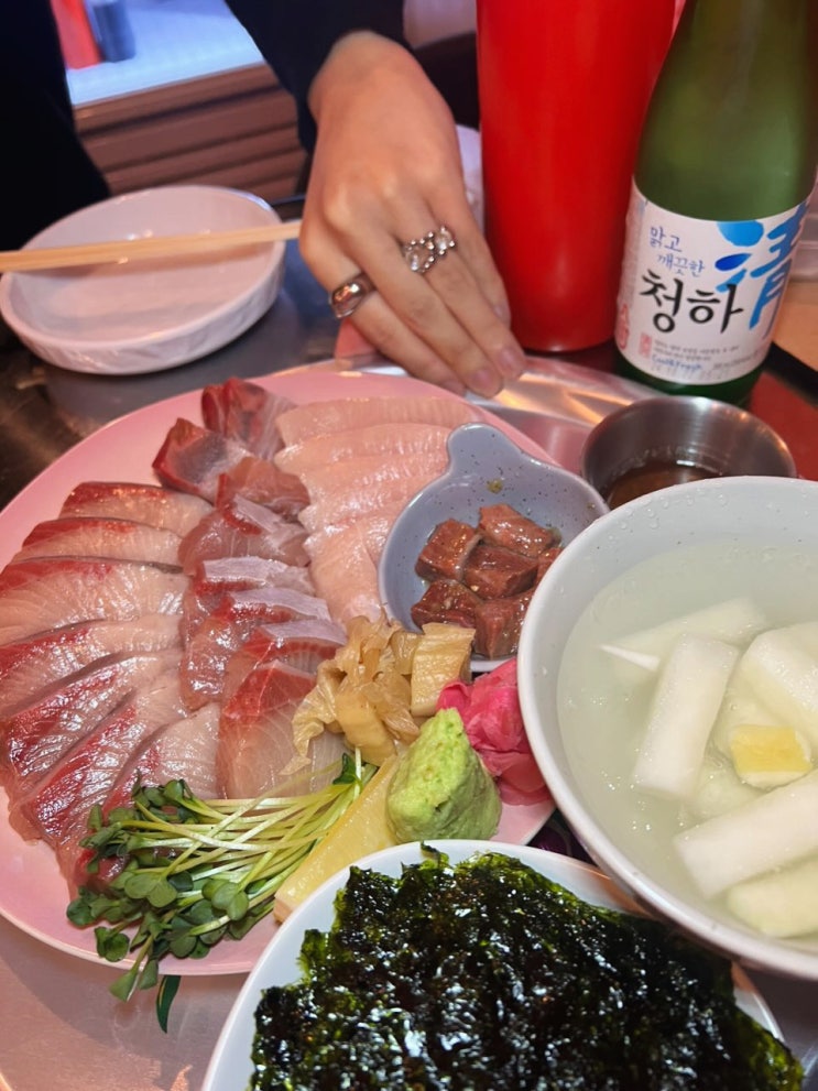  이태원 녹사평역 술집 '바다코코넛' 에서 대방어 해산물 파티