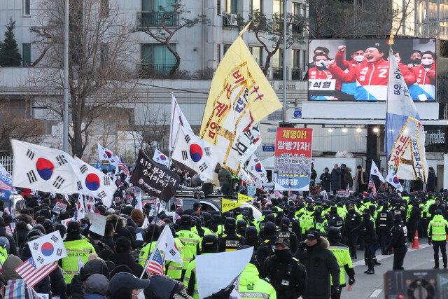국힘, ‘<b>윤</b> <b>체포영장 재집행</b>’ 대응 위해…4일 긴급의총 열기로
