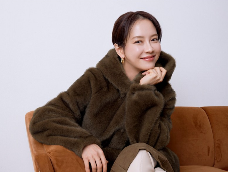  겨울 아우터 고민인 여성분께 딱인 송지효가 입은 고급스런 LBL 밍크 페이커퍼 후드 여자 자켓 추천