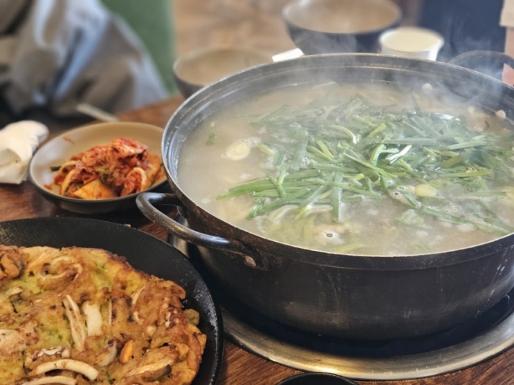  대부도 칼국수 포도밭할머니 해물파전이 끝내줘 ft 보리밥