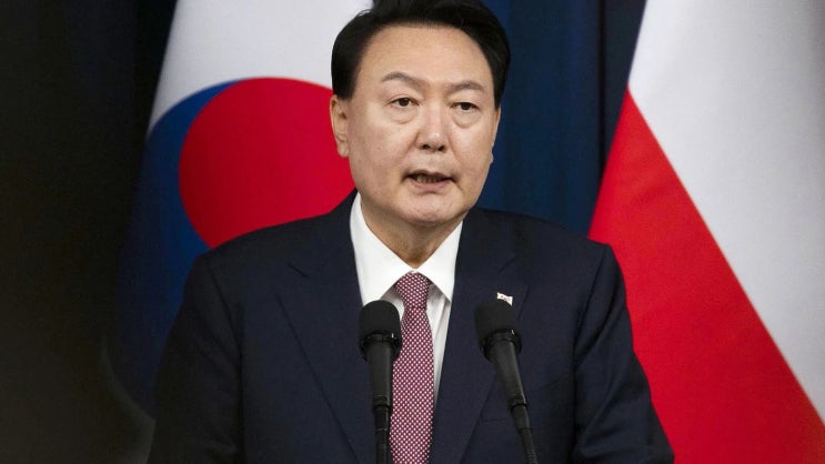  수사관, 체포영장 집행 위해 윤석열 대통령 관저 도착