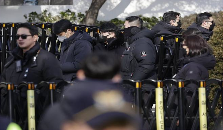 박종준 <b>경호처</b>장 현행범 체포 시도한 경찰, 공수처가 막았다