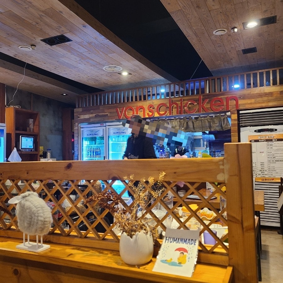 본스치킨 논현에코점 사진 6