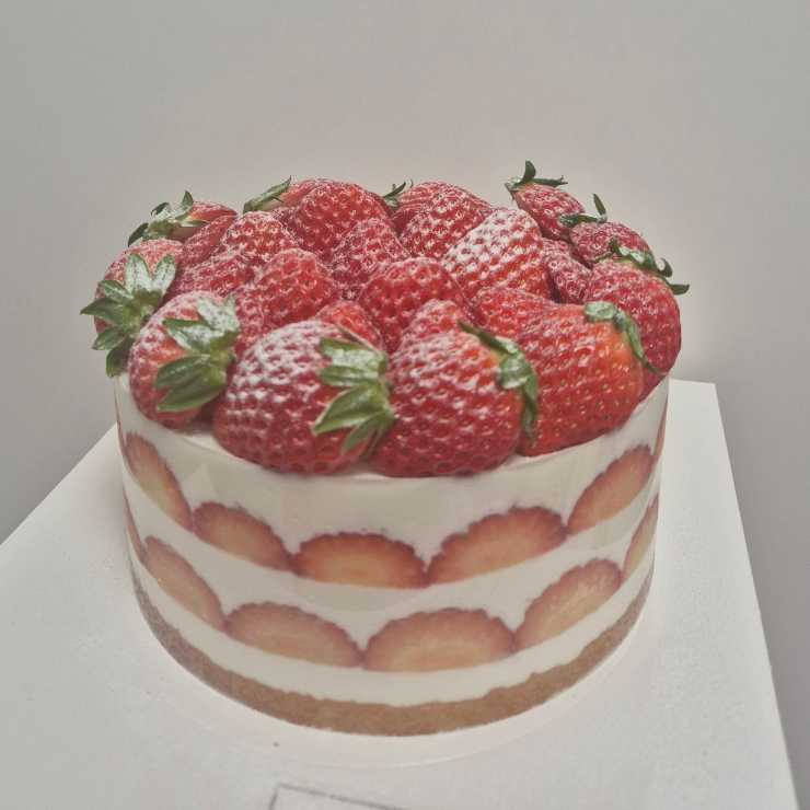  올해 생일도 성공적! 홍대 딸기케이크 맛집 메이비