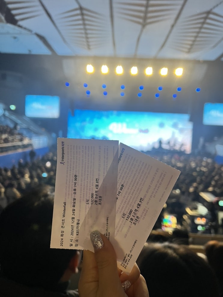 크리스마스 이브에 즐긴 <b>휘성</b> 콘서트 ‘Winter Fall’... 