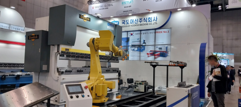 국도머신_로봇CNC절곡기 KDLF-200/3100L