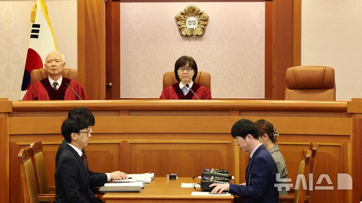 헌재, <b>윤</b> <b>탄핵심판</b> 5차 <b>변론기일</b>까지 지정…주 2회 정식 절차... 