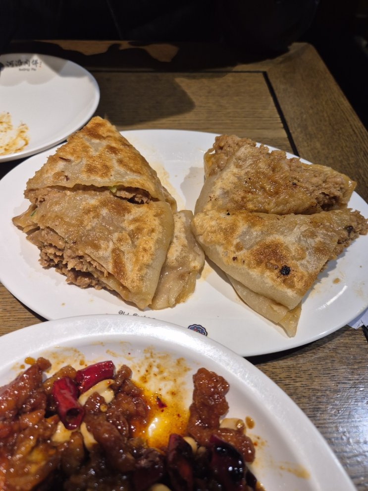  [베이징 왕푸징] 河沿肉饼(王府井步行街店) beijing pie (맛없없 전병? 군만두?같은 베이징 파이/에어차이나 베이징 경유)