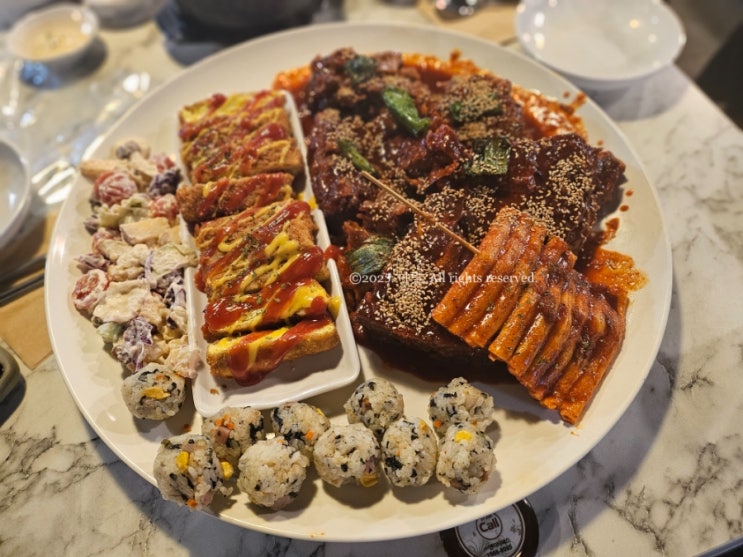  서울3대뼈구이 원조해장촌뼈구이한판감자탕선릉역점 회식 단체예약 딱이야