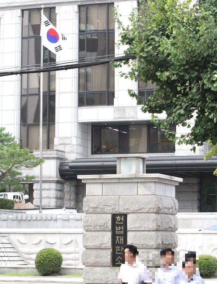 현직 법과대학장, <b>대통령 탄핵심판 변론기일</b> 무효확인 첫 제소