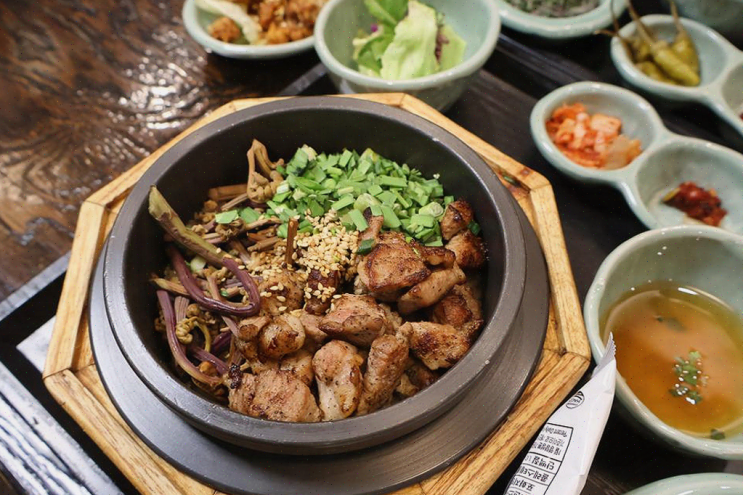  광화문 골목의 맛집, 솔솥에서 동료와 함께 솥밥 즐겼어요!