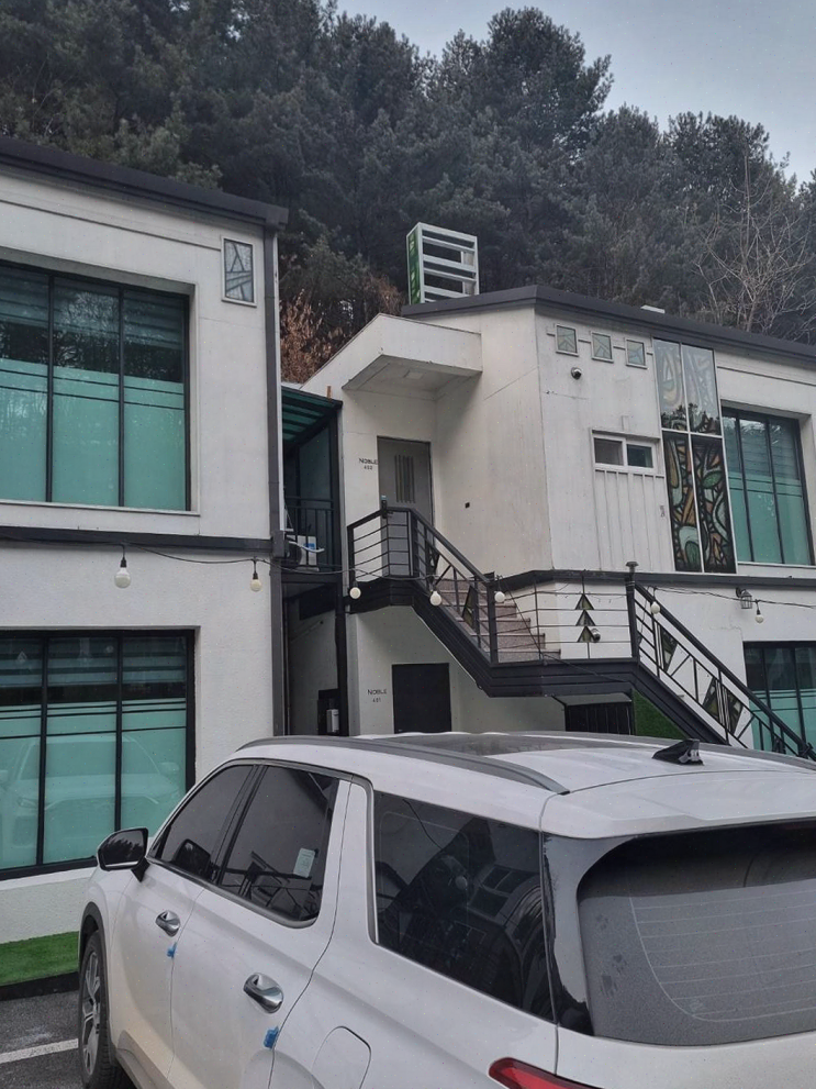  가평풀빌라에서 친구들과 즐거운 연말 모임과 편리한 픽업 서비스