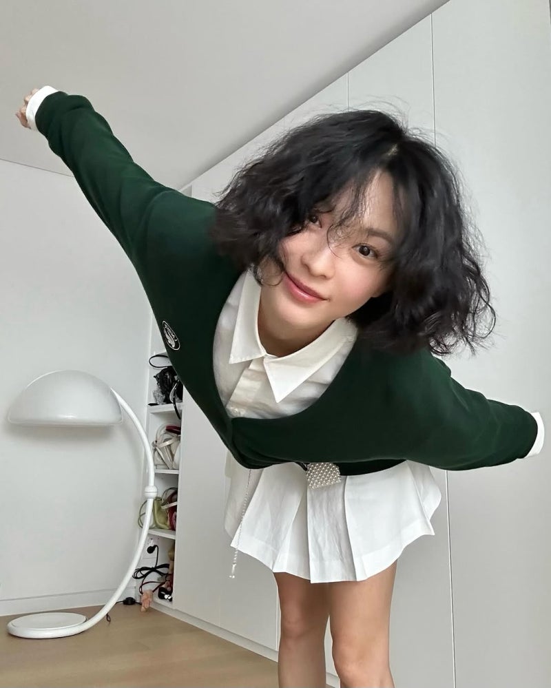 깔끔한 디자인의 고급스런 다크그린을 완성된 인기 브랜드 라코스테 여자 니트 가디건 코디 ....